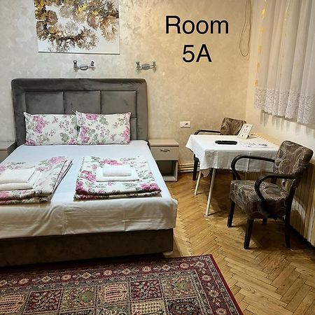 Sobe Sa Sopstvenim Kupatilom Private Rooms Bathroom In Center Нови-Сад Экстерьер фото