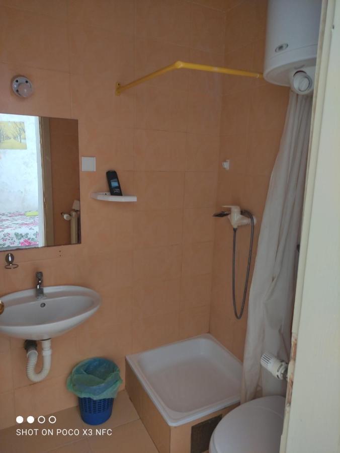 Sobe Sa Sopstvenim Kupatilom Private Rooms Bathroom In Center Нови-Сад Экстерьер фото