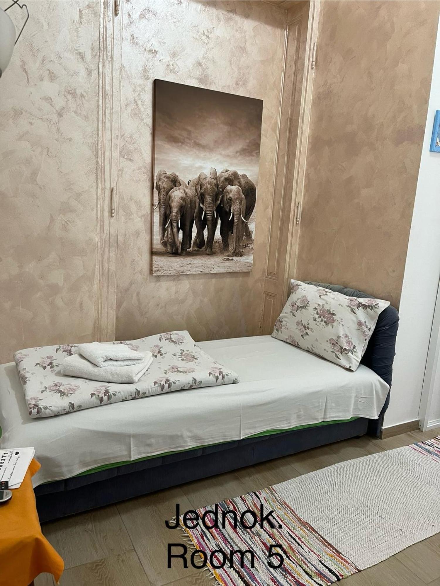 Sobe Sa Sopstvenim Kupatilom Private Rooms Bathroom In Center Нови-Сад Экстерьер фото