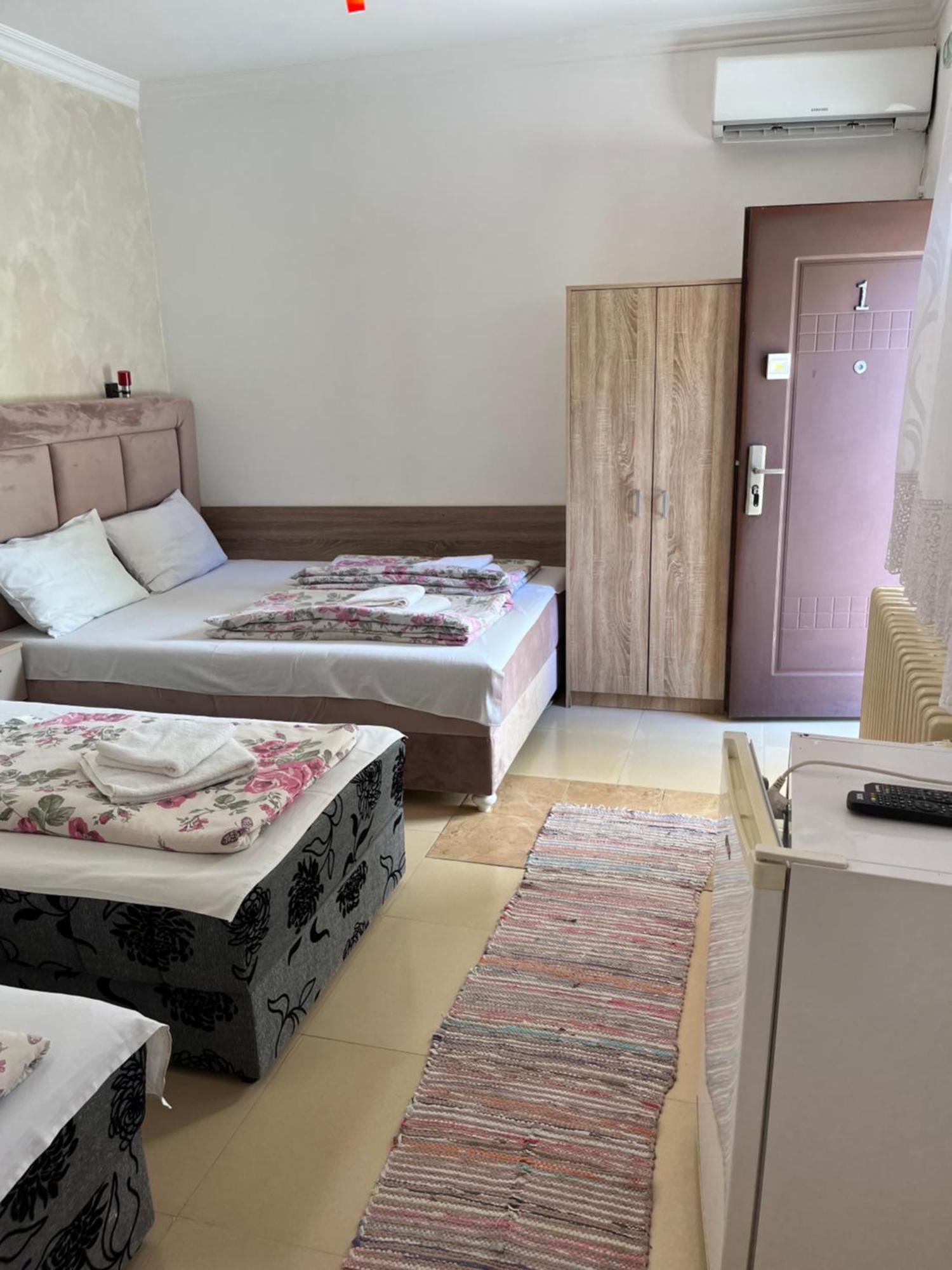 Sobe Sa Sopstvenim Kupatilom Private Rooms Bathroom In Center Нови-Сад Экстерьер фото