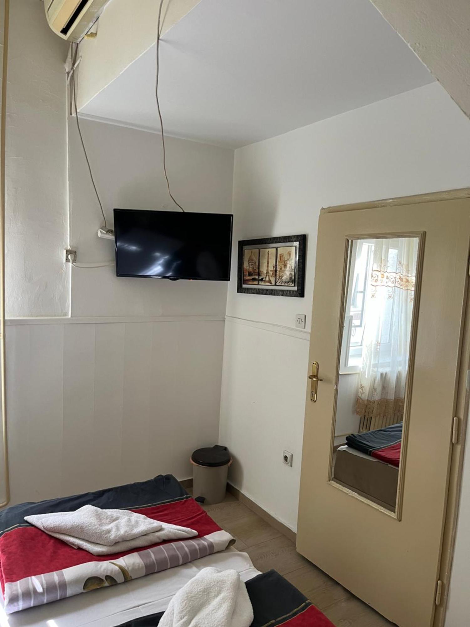 Sobe Sa Sopstvenim Kupatilom Private Rooms Bathroom In Center Нови-Сад Экстерьер фото