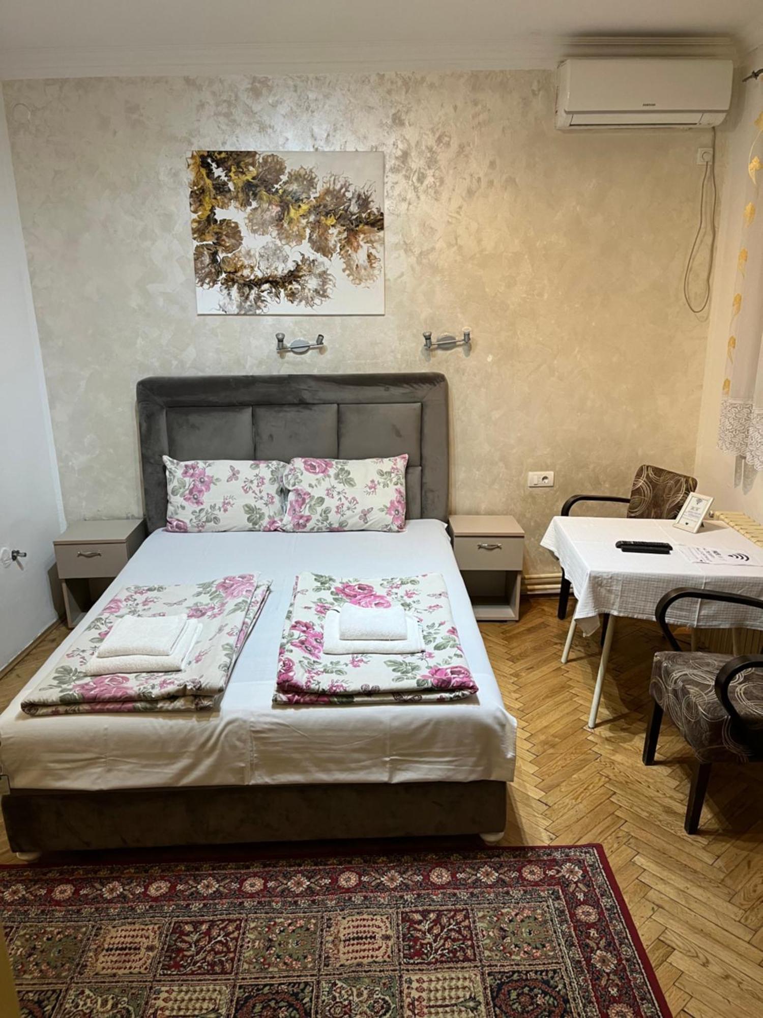 Sobe Sa Sopstvenim Kupatilom Private Rooms Bathroom In Center Нови-Сад Экстерьер фото