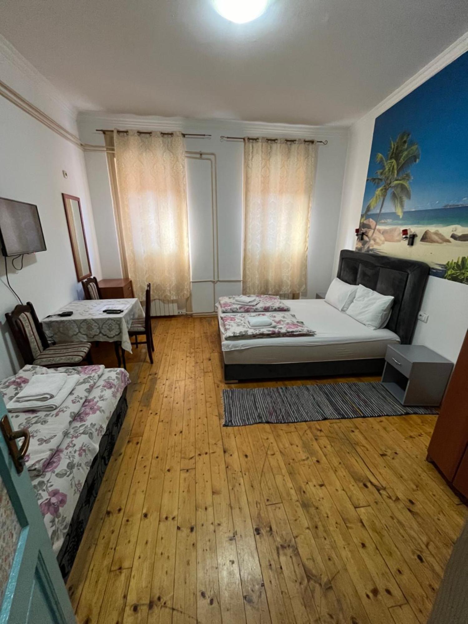 Sobe Sa Sopstvenim Kupatilom Private Rooms Bathroom In Center Нови-Сад Экстерьер фото