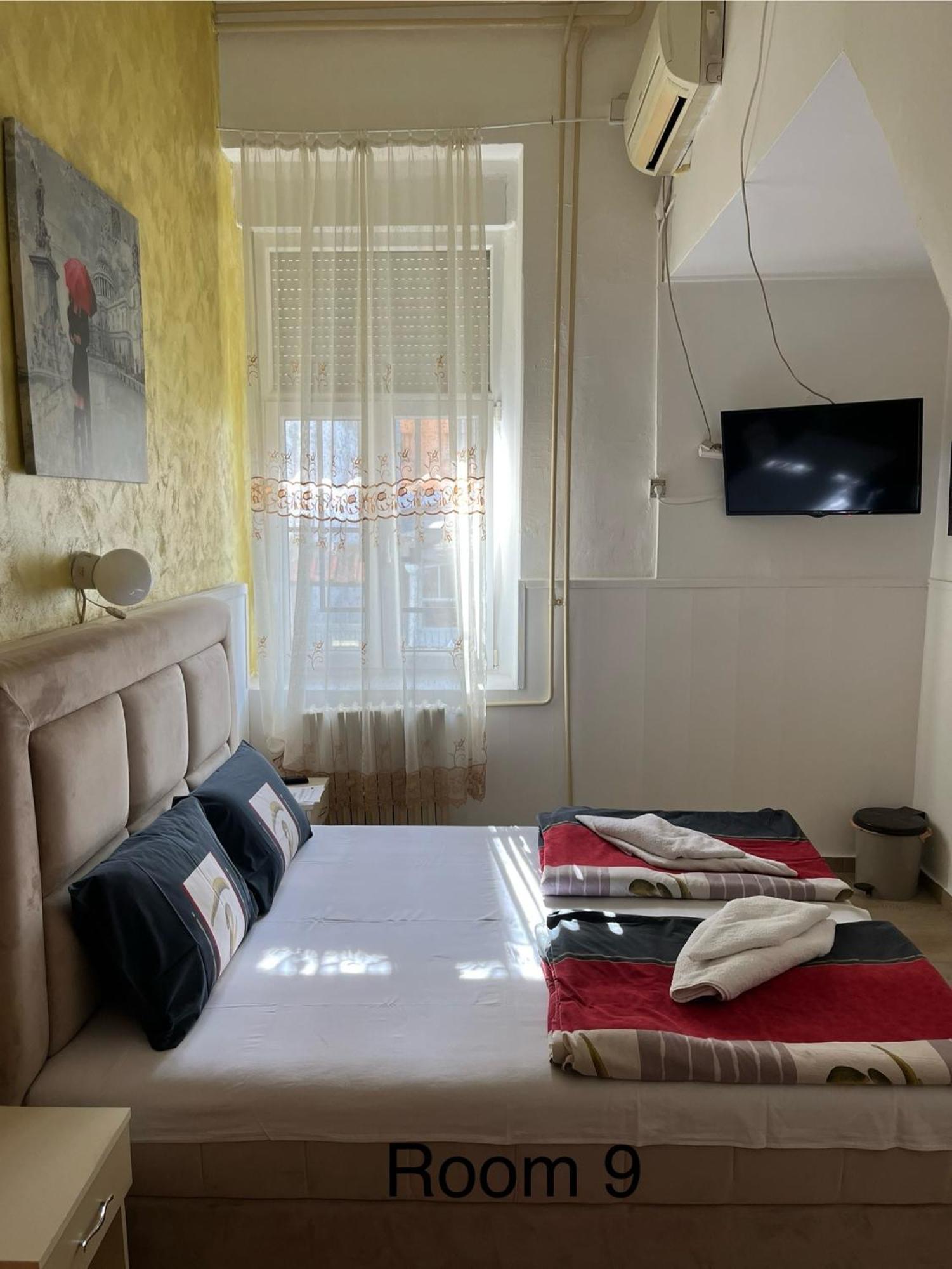 Sobe Sa Sopstvenim Kupatilom Private Rooms Bathroom In Center Нови-Сад Экстерьер фото