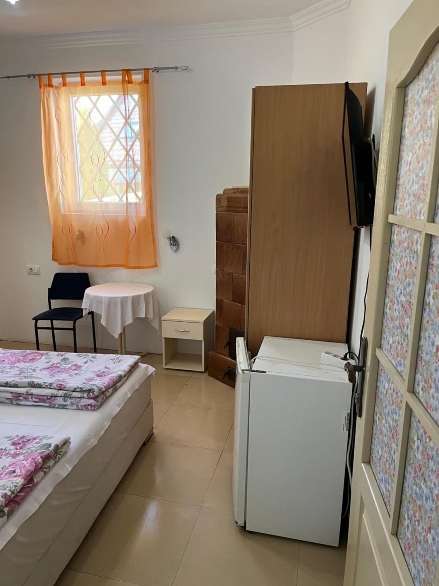 Sobe Sa Sopstvenim Kupatilom Private Rooms Bathroom In Center Нови-Сад Экстерьер фото