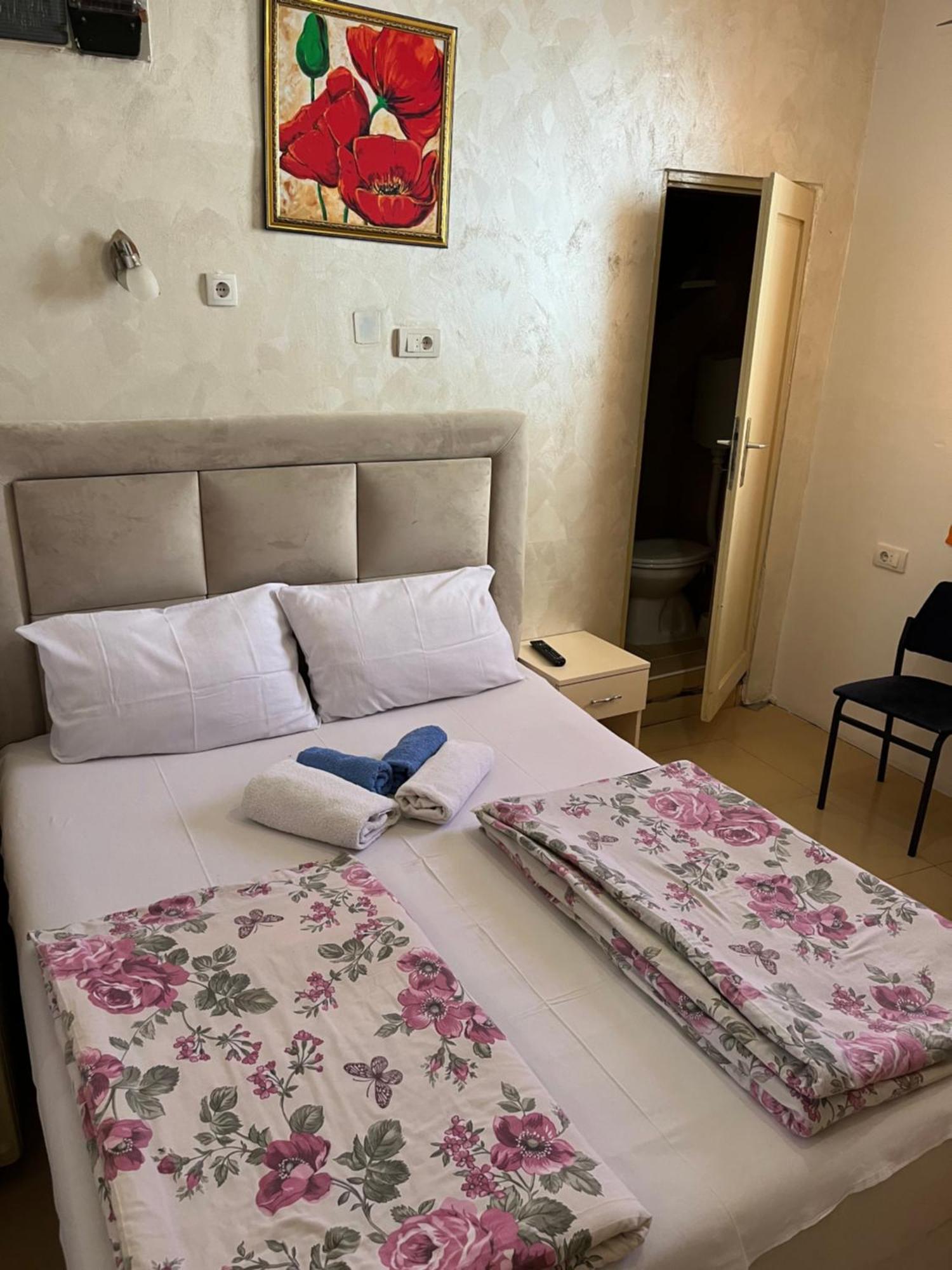 Sobe Sa Sopstvenim Kupatilom Private Rooms Bathroom In Center Нови-Сад Экстерьер фото