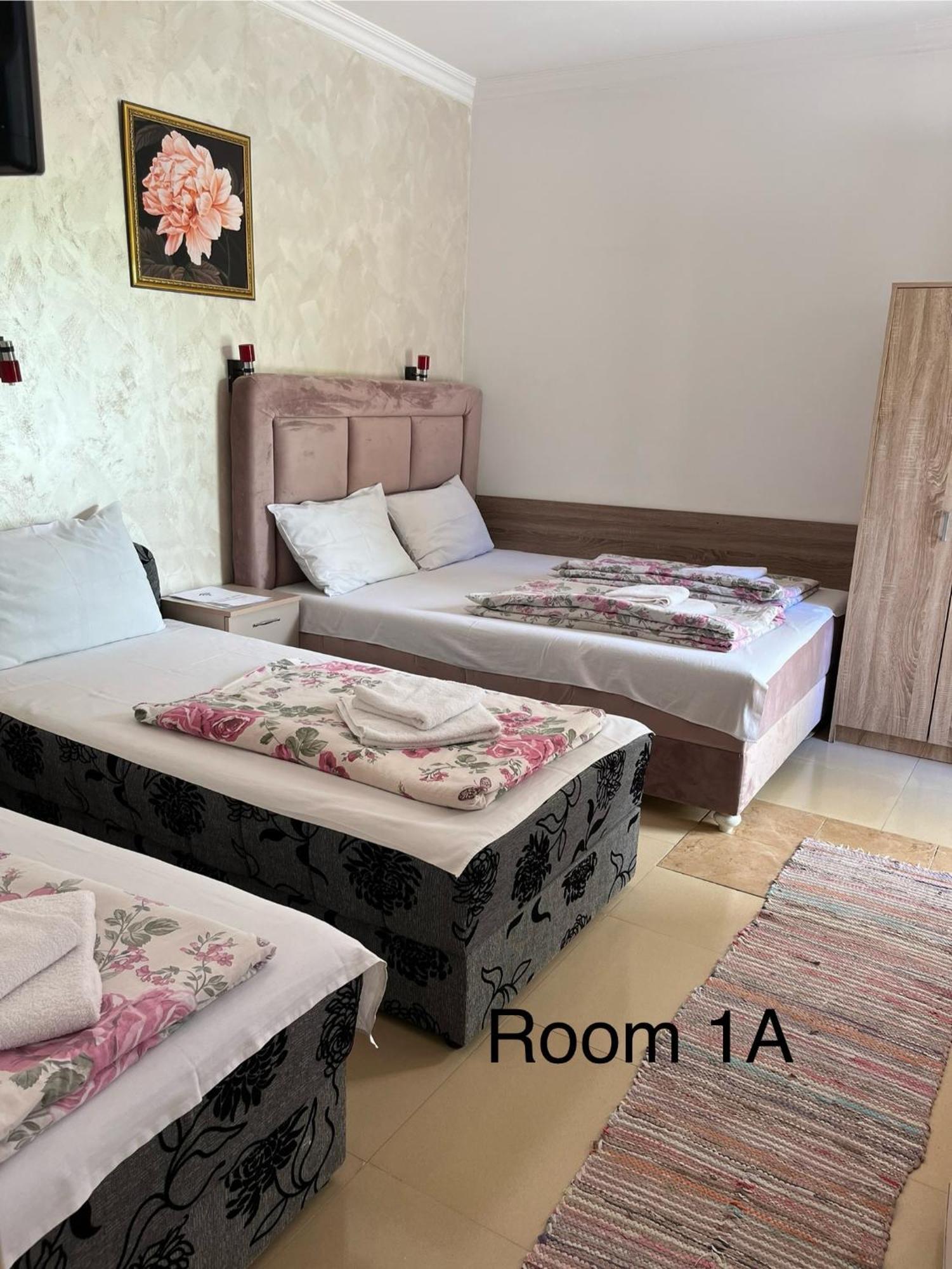 Sobe Sa Sopstvenim Kupatilom Private Rooms Bathroom In Center Нови-Сад Экстерьер фото