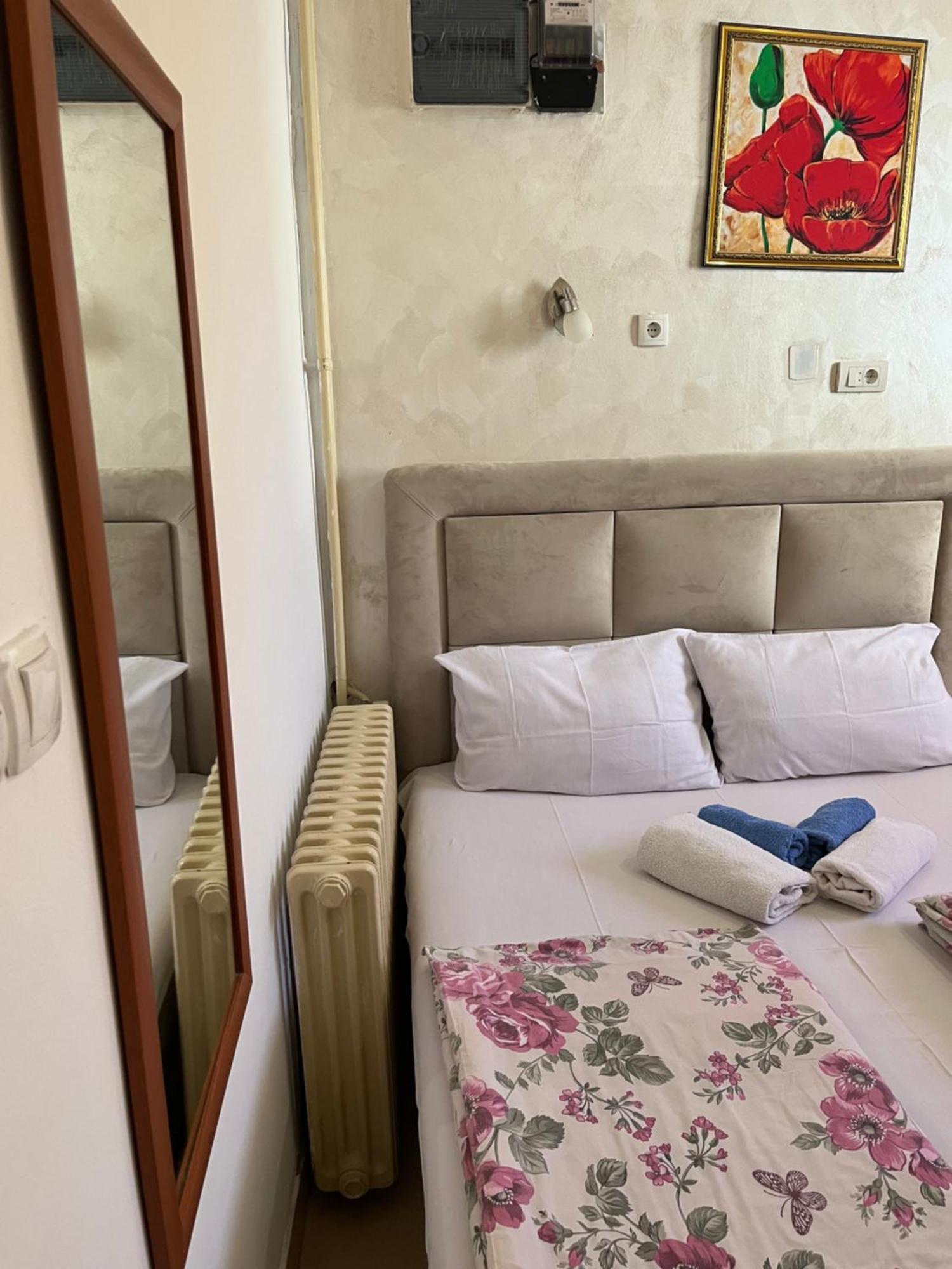 Sobe Sa Sopstvenim Kupatilom Private Rooms Bathroom In Center Нови-Сад Экстерьер фото