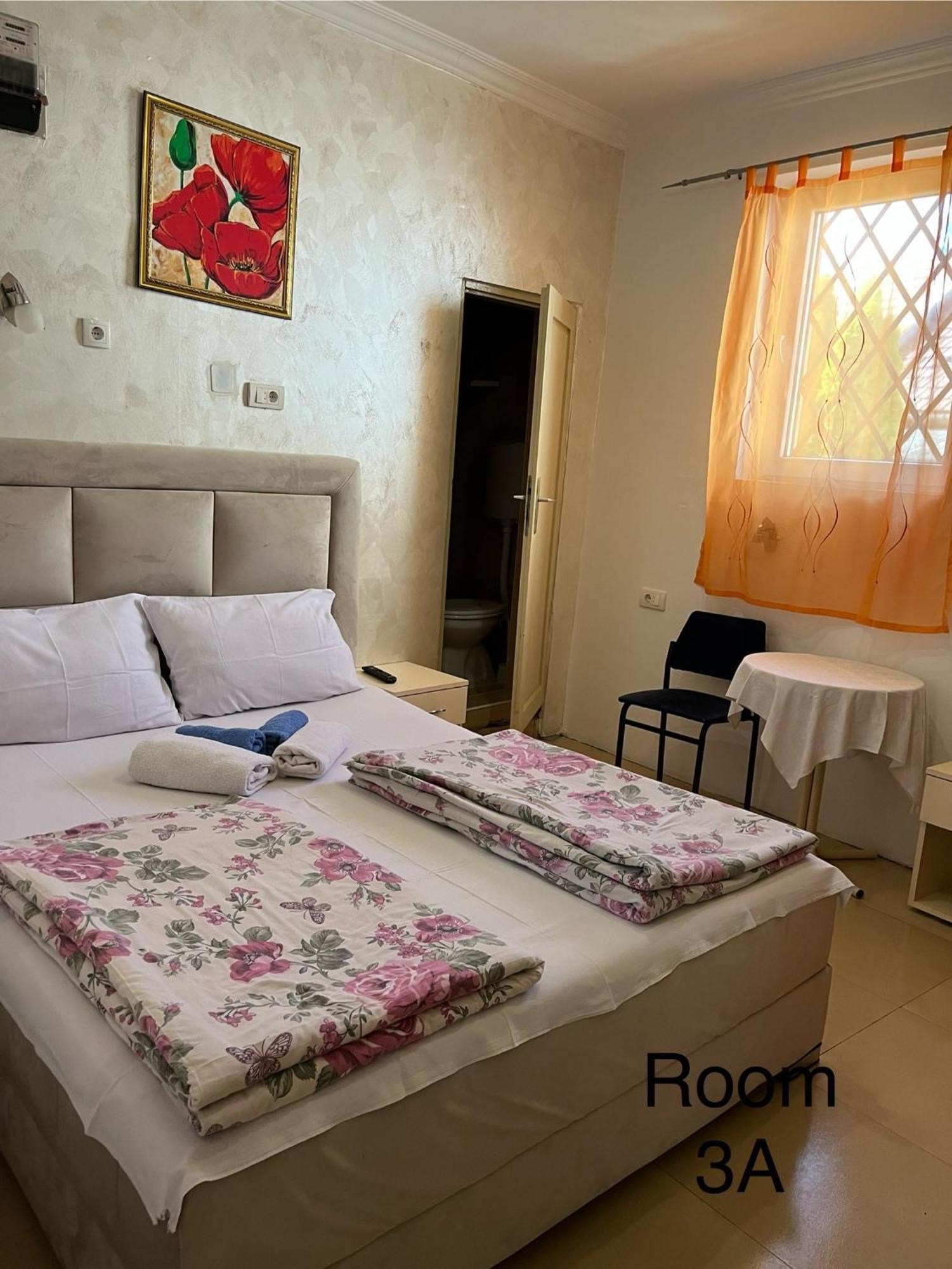 Sobe Sa Sopstvenim Kupatilom Private Rooms Bathroom In Center Нови-Сад Экстерьер фото