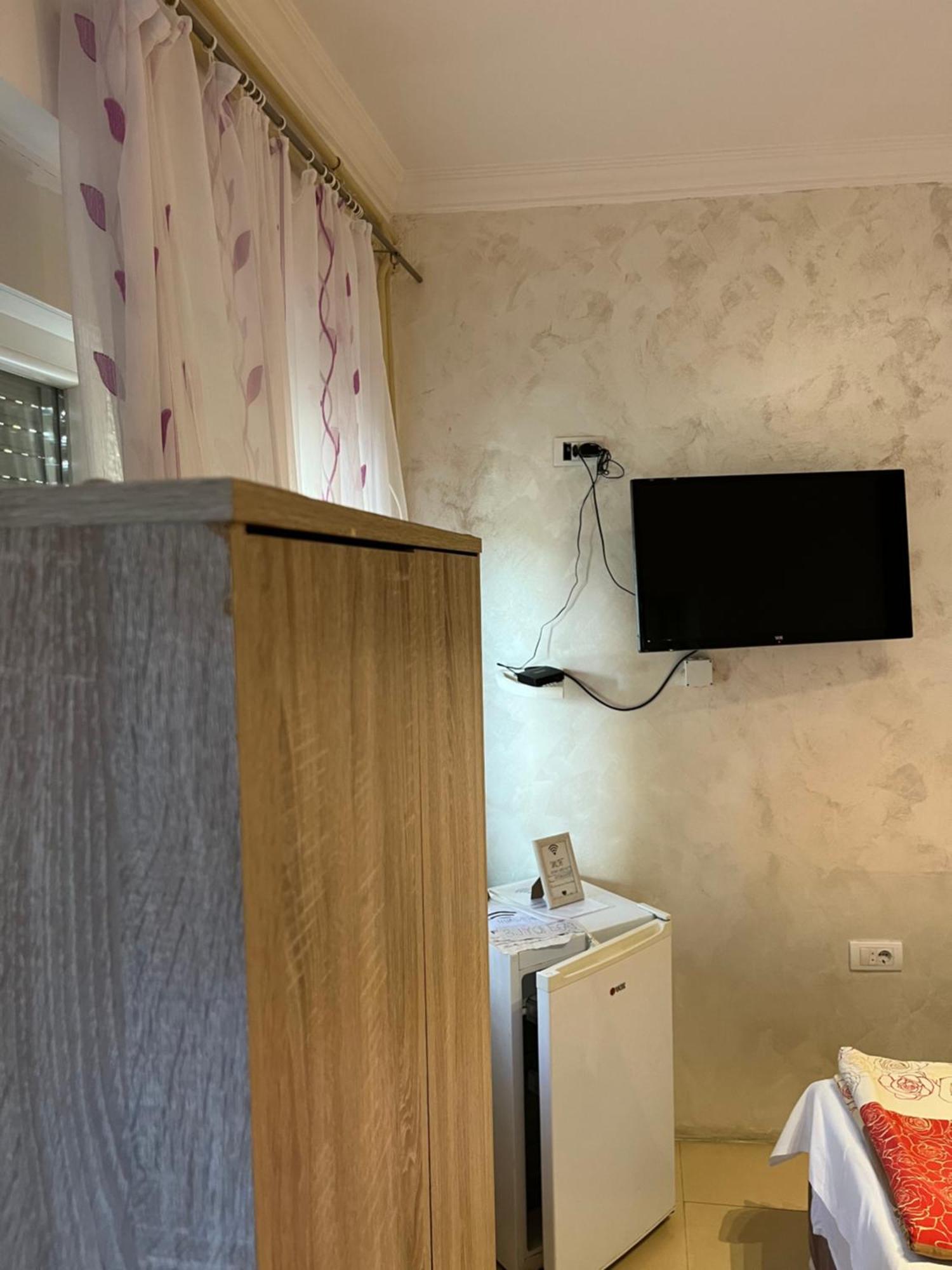 Sobe Sa Sopstvenim Kupatilom Private Rooms Bathroom In Center Нови-Сад Экстерьер фото