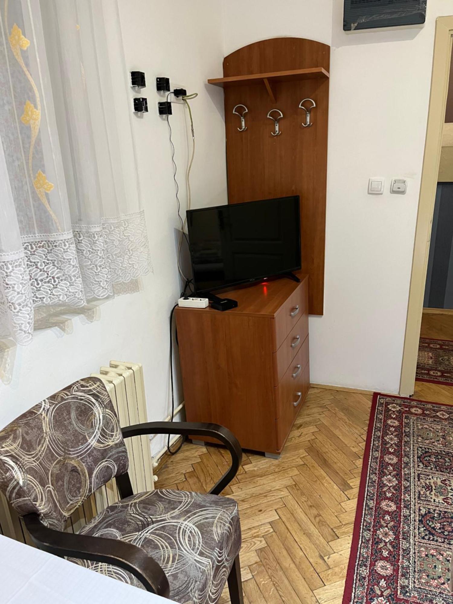 Sobe Sa Sopstvenim Kupatilom Private Rooms Bathroom In Center Нови-Сад Экстерьер фото