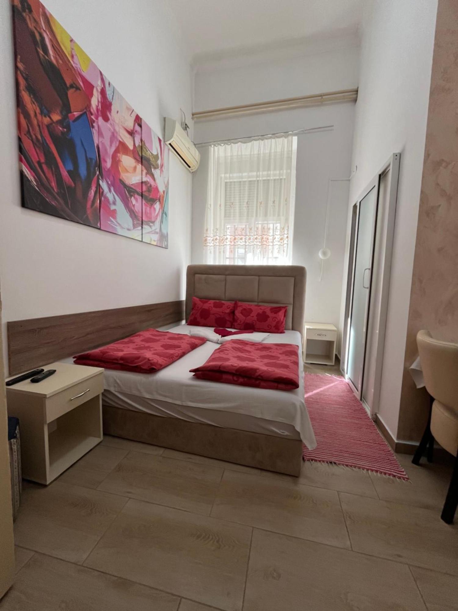 Sobe Sa Sopstvenim Kupatilom Private Rooms Bathroom In Center Нови-Сад Экстерьер фото