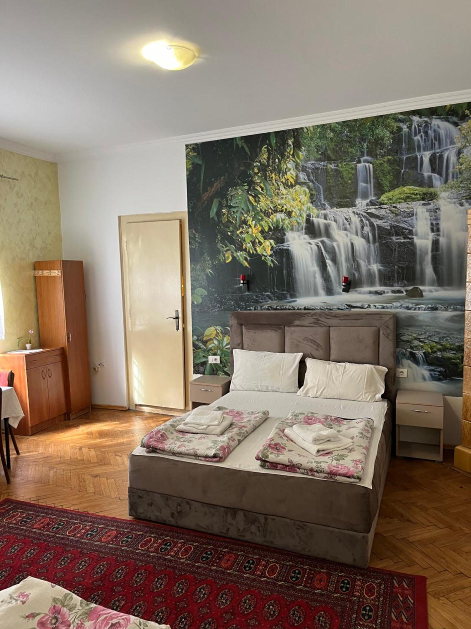 Sobe Sa Sopstvenim Kupatilom Private Rooms Bathroom In Center Нови-Сад Экстерьер фото