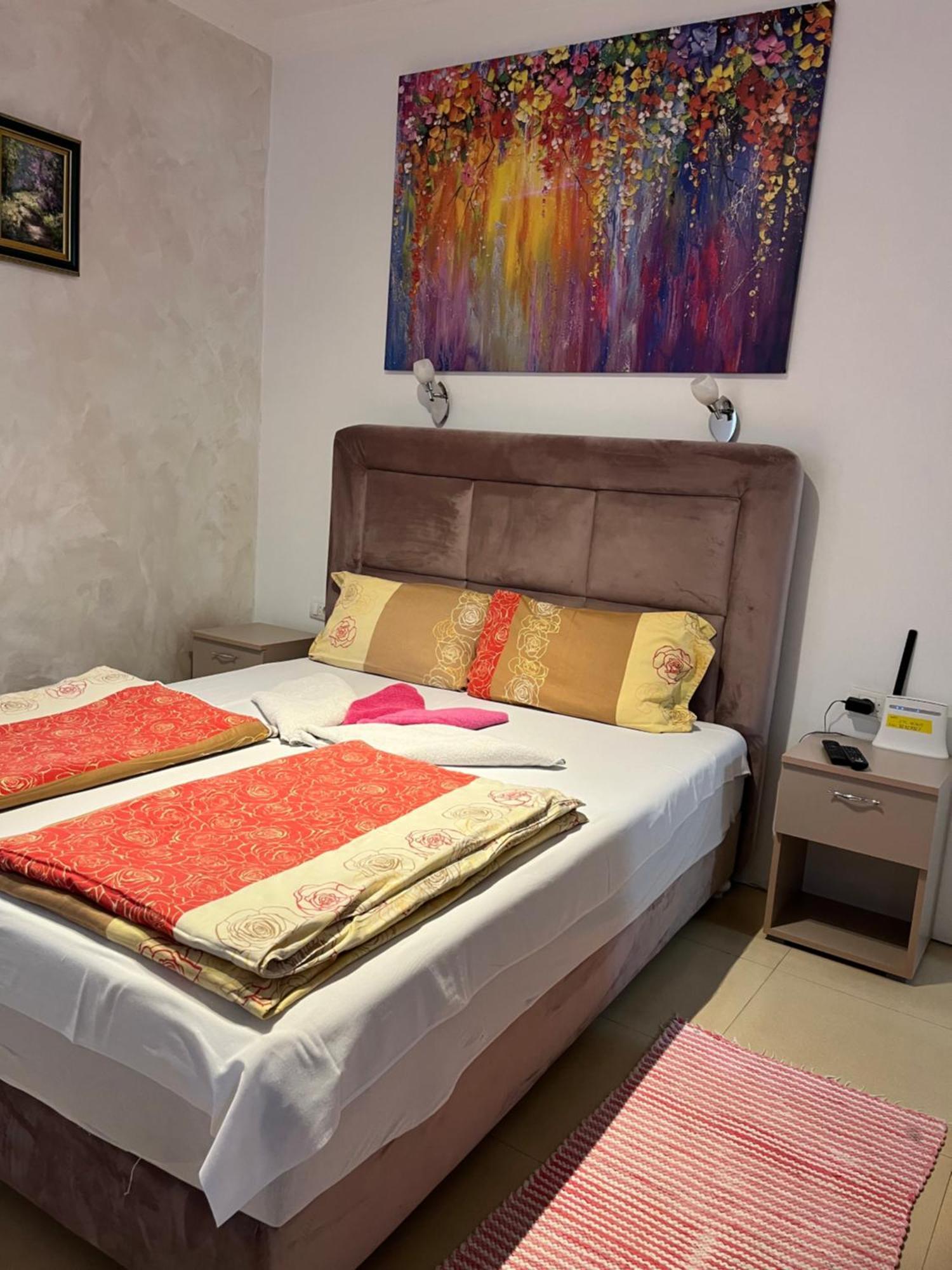 Sobe Sa Sopstvenim Kupatilom Private Rooms Bathroom In Center Нови-Сад Экстерьер фото