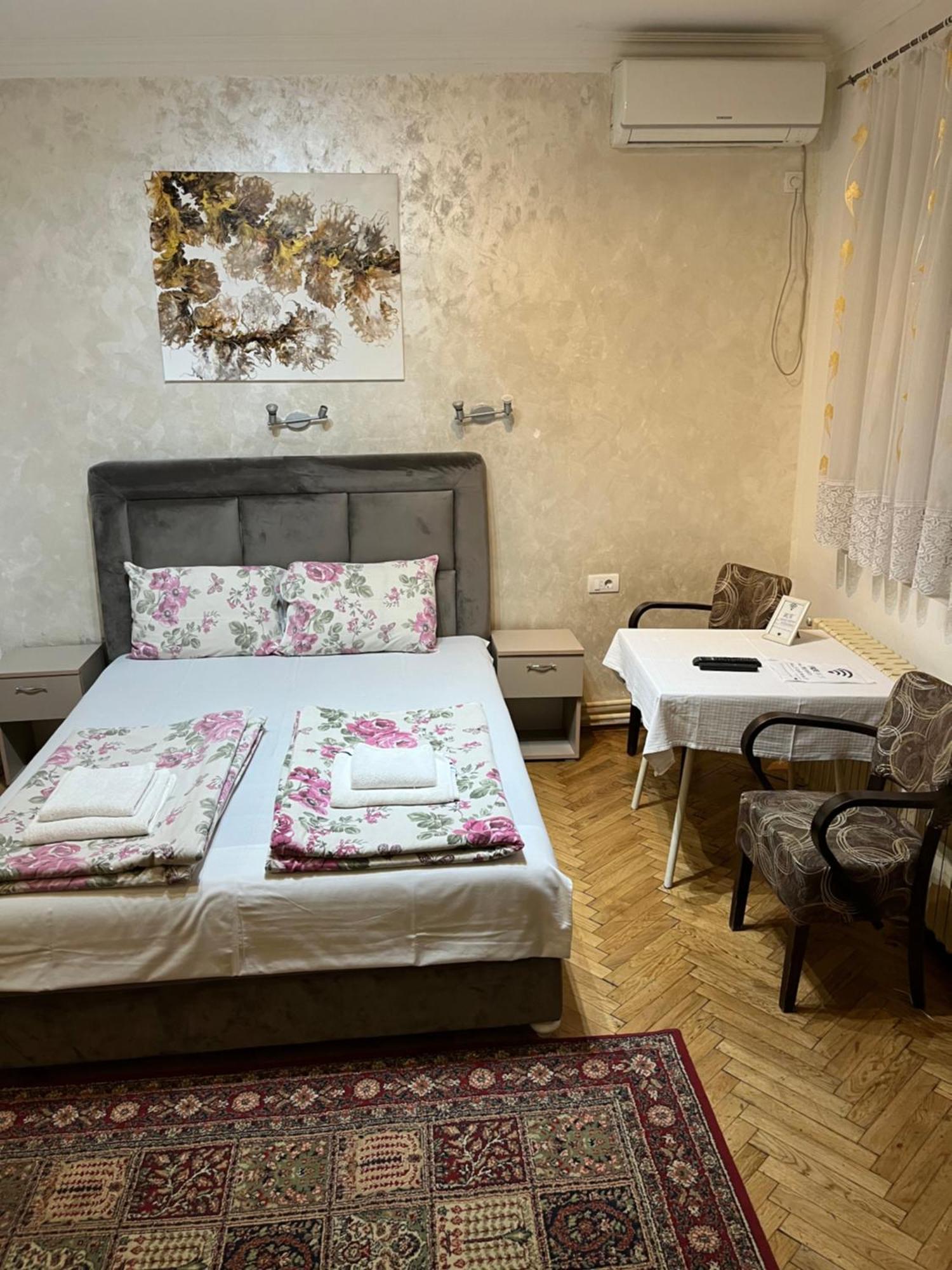 Sobe Sa Sopstvenim Kupatilom Private Rooms Bathroom In Center Нови-Сад Экстерьер фото