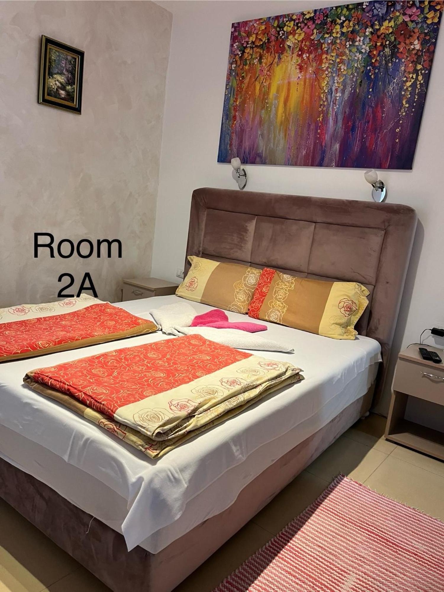 Sobe Sa Sopstvenim Kupatilom Private Rooms Bathroom In Center Нови-Сад Экстерьер фото