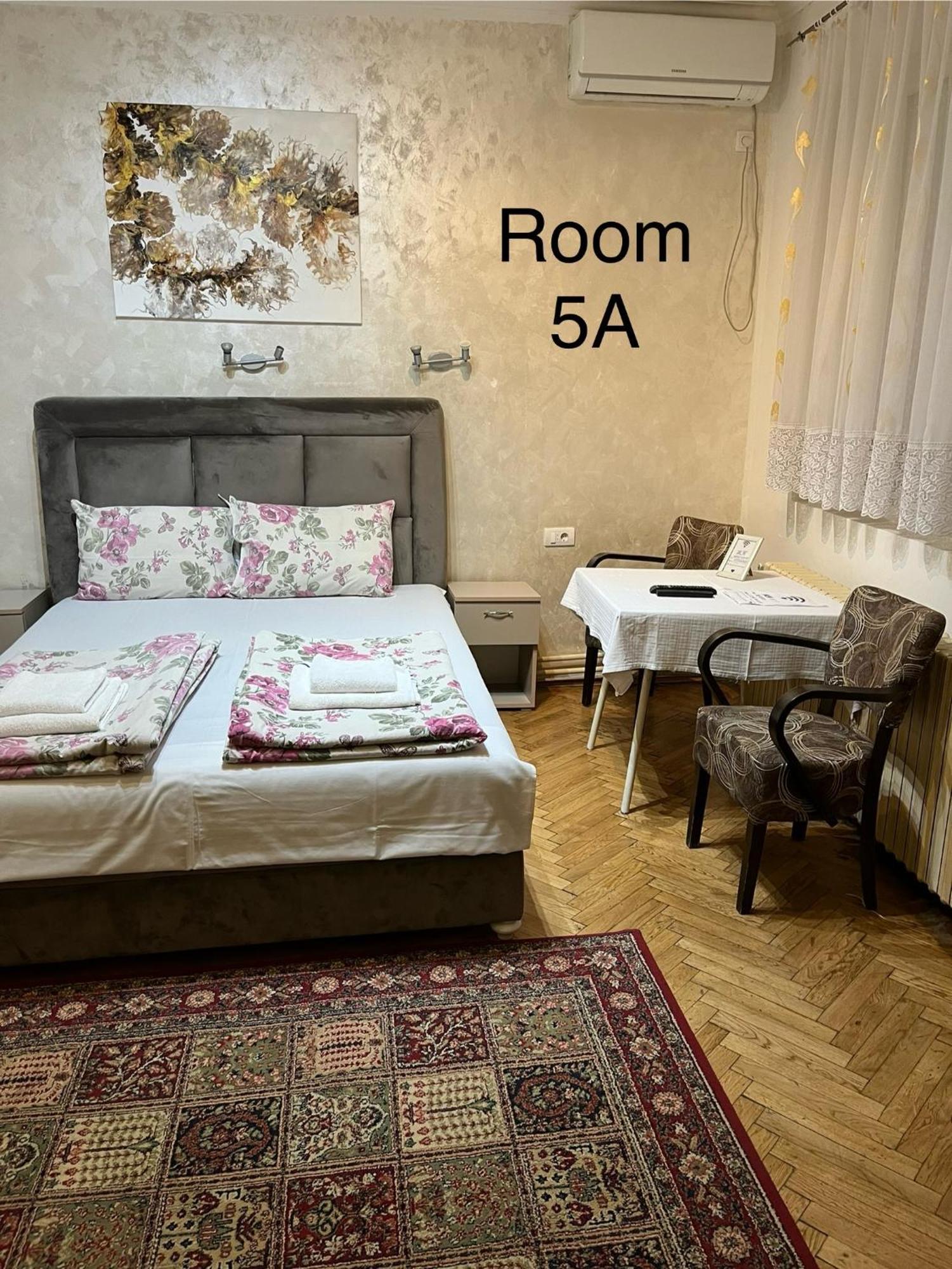 Sobe Sa Sopstvenim Kupatilom Private Rooms Bathroom In Center Нови-Сад Экстерьер фото