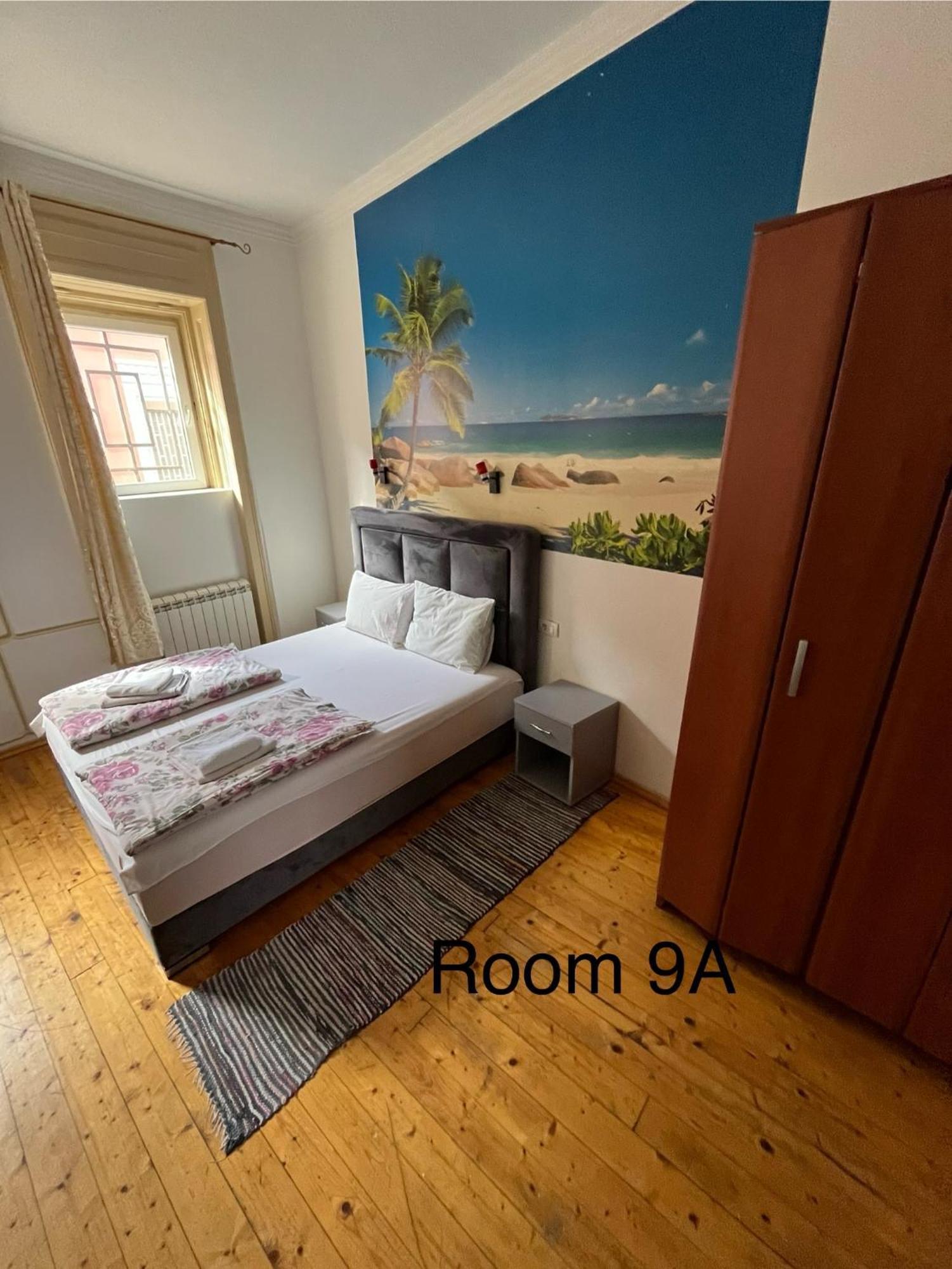 Sobe Sa Sopstvenim Kupatilom Private Rooms Bathroom In Center Нови-Сад Экстерьер фото