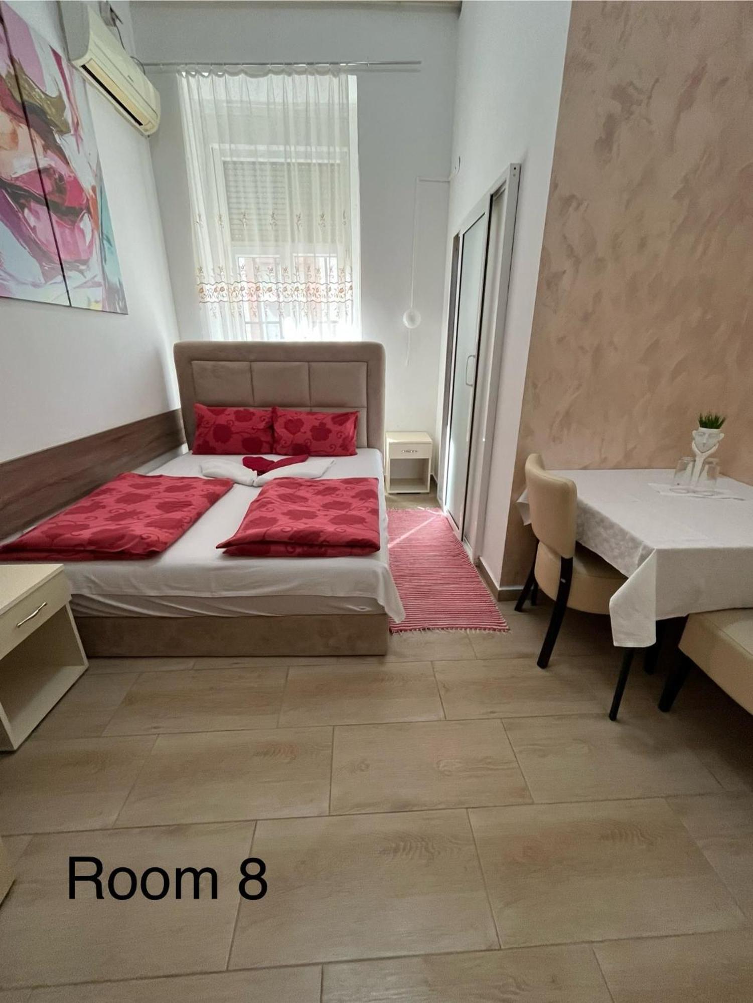 Sobe Sa Sopstvenim Kupatilom Private Rooms Bathroom In Center Нови-Сад Экстерьер фото