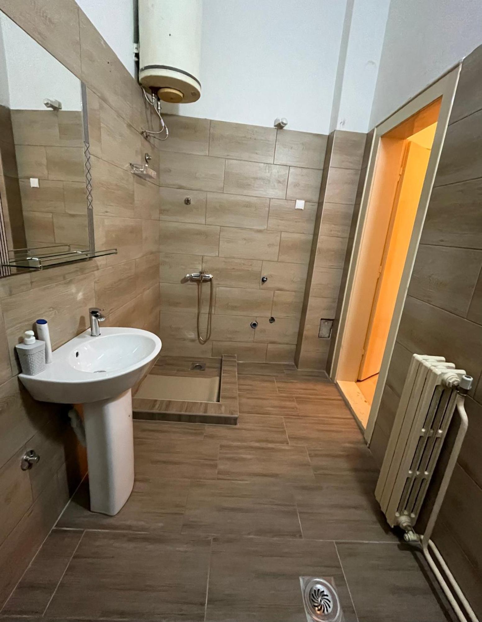Sobe Sa Sopstvenim Kupatilom Private Rooms Bathroom In Center Нови-Сад Экстерьер фото